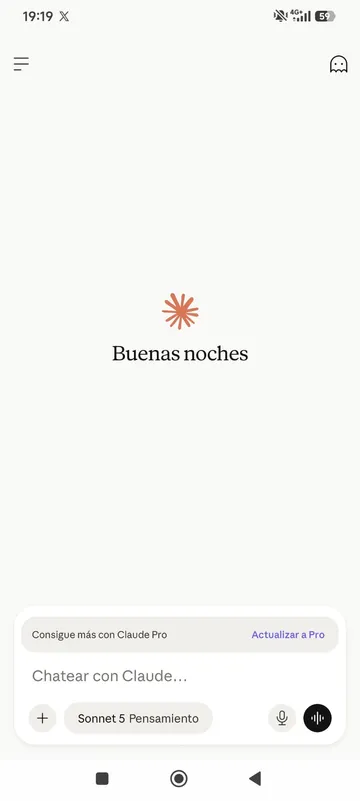 Pantalla principal del chat de Claude en el móvil