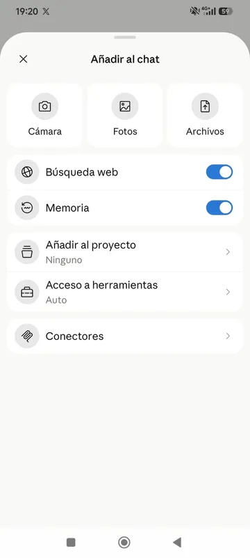 Menú "Añadir al chat" con la opción Conectores al pulsar en +